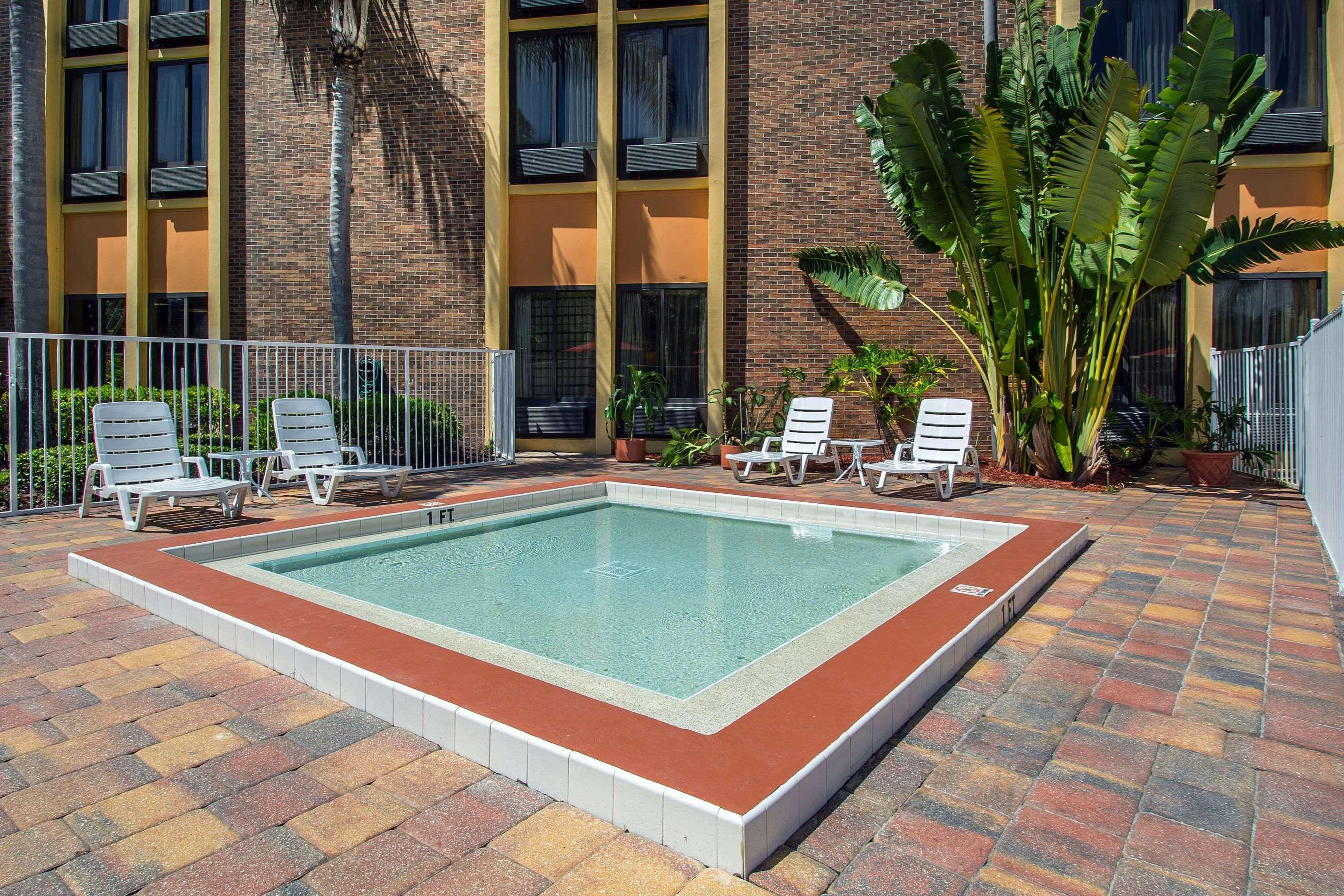 Comfort Inn & Suites Kissimmee By The Parks Four Corners Exteriör bild
