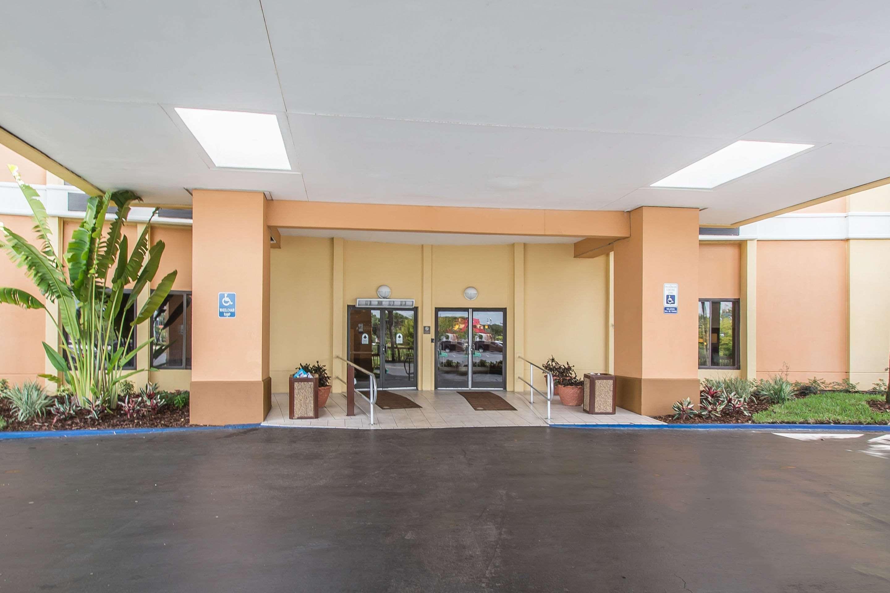 Comfort Inn & Suites Kissimmee By The Parks Four Corners Exteriör bild
