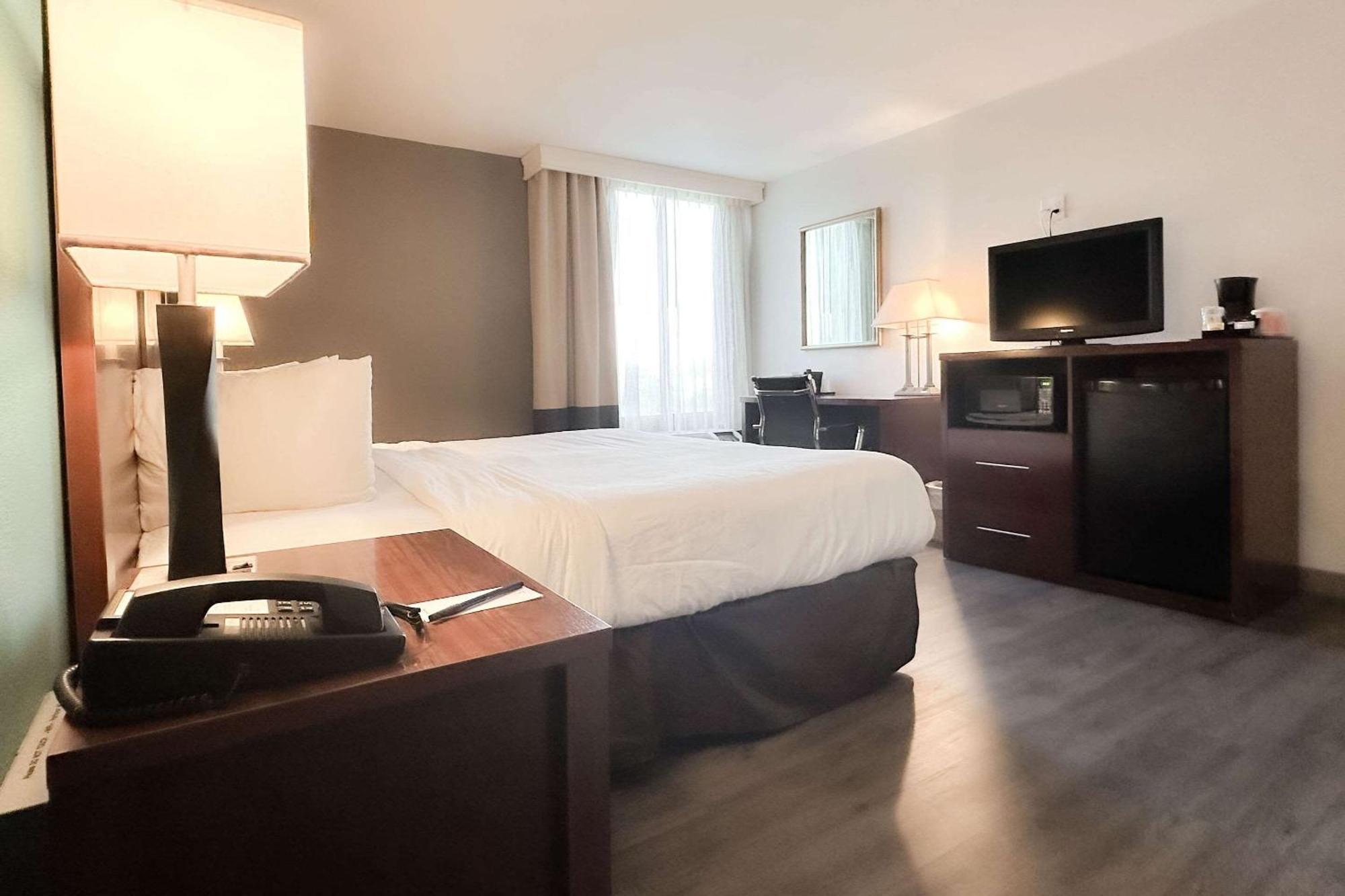 Comfort Inn & Suites Kissimmee By The Parks Four Corners Exteriör bild
