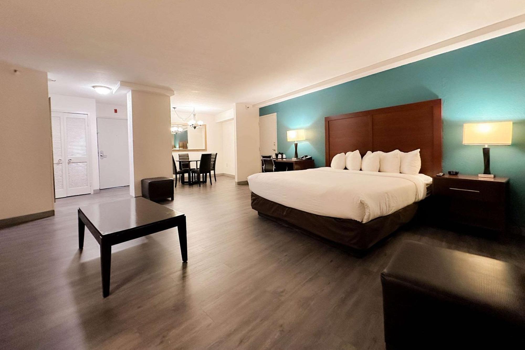 Comfort Inn & Suites Kissimmee By The Parks Four Corners Exteriör bild