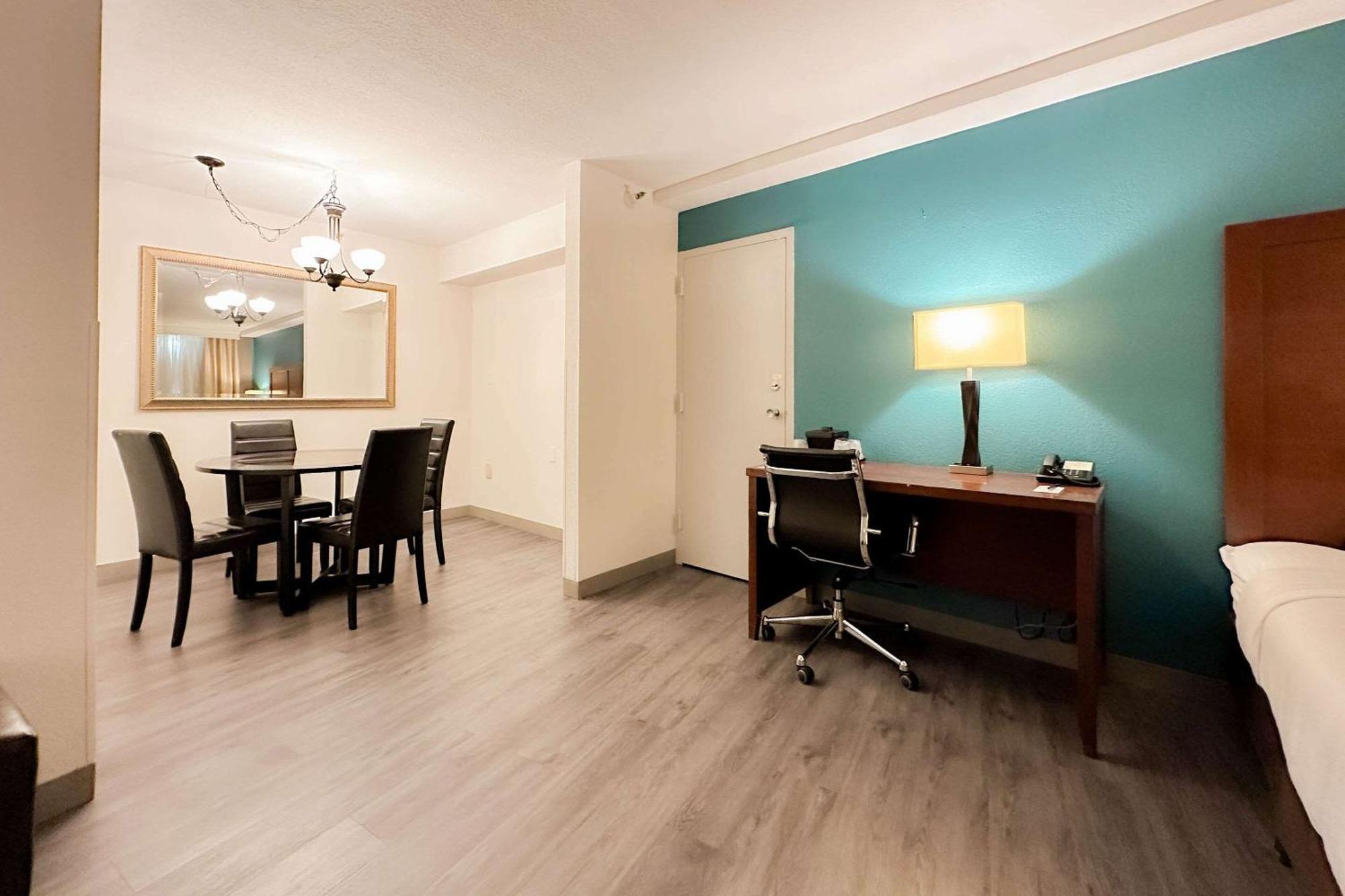 Comfort Inn & Suites Kissimmee By The Parks Four Corners Exteriör bild