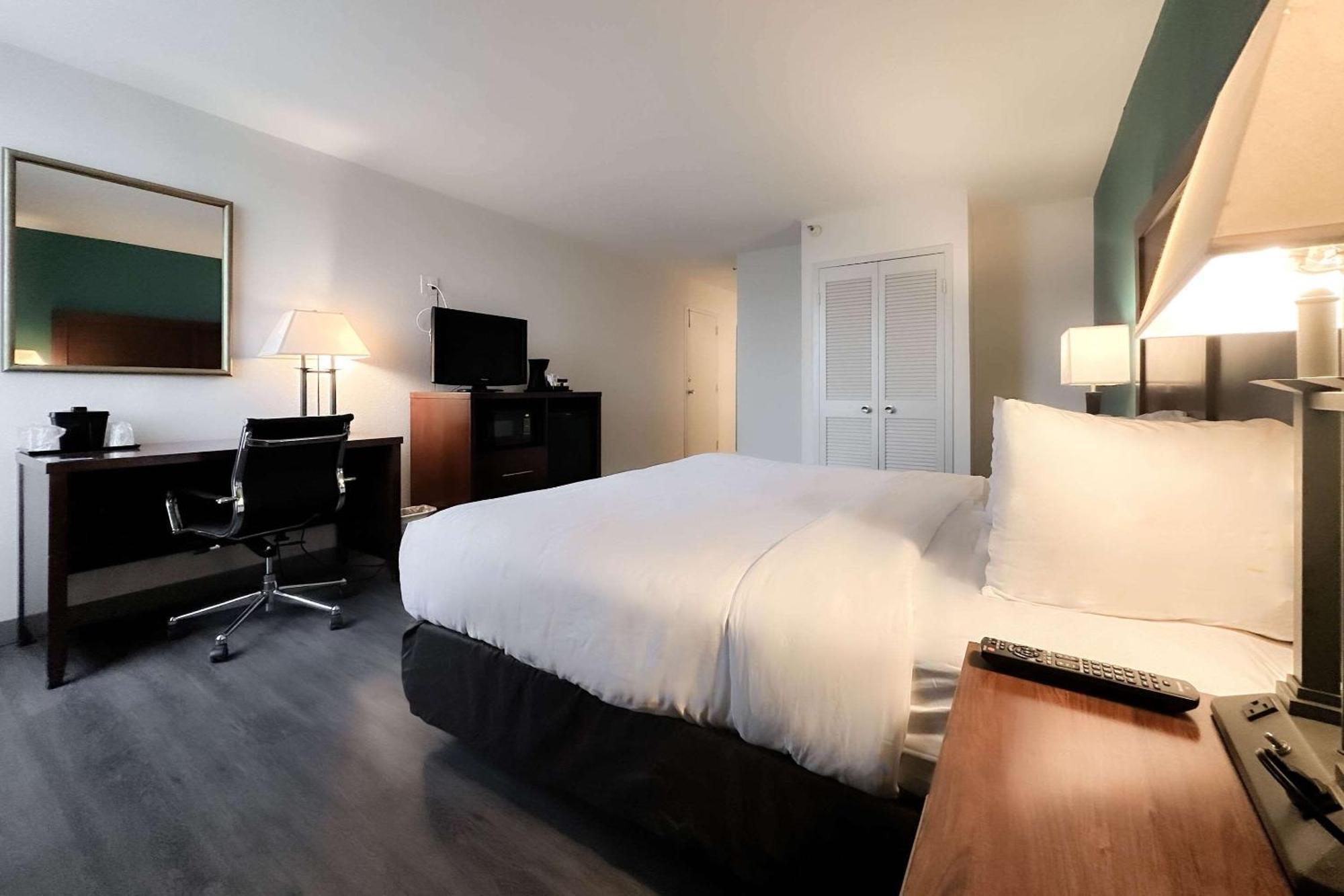 Comfort Inn & Suites Kissimmee By The Parks Four Corners Exteriör bild